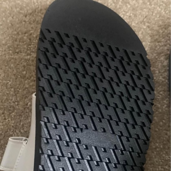 Sandals - Picture 2 of 3